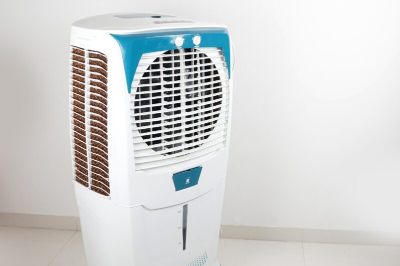 prikaz pokretne klime plavo bele boje